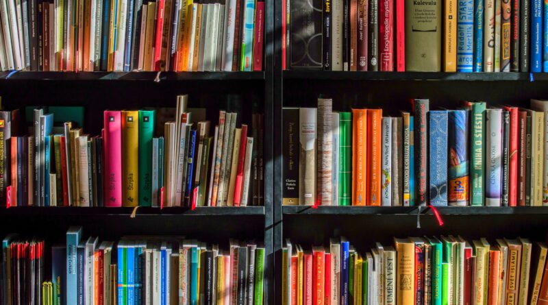 Older man reading and learning, illustrating the myth of learning styles